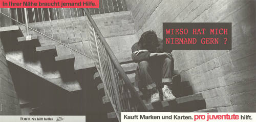 In Ihrer Nähe braucht jemand Hilfe. Wieso hat mich niemand gern? Kauft Marken und Karten. Pro Juventute hilft.